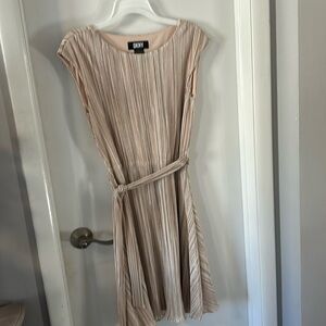 Ladies semi formal dress pinkish color with lining size large flowey